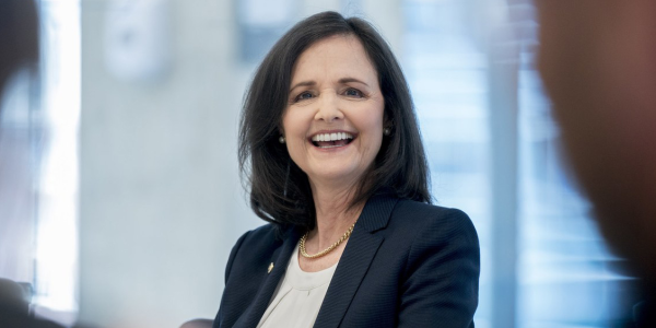 Judy Shelton: la candidata alla Fed sostenitrice del gold standard 